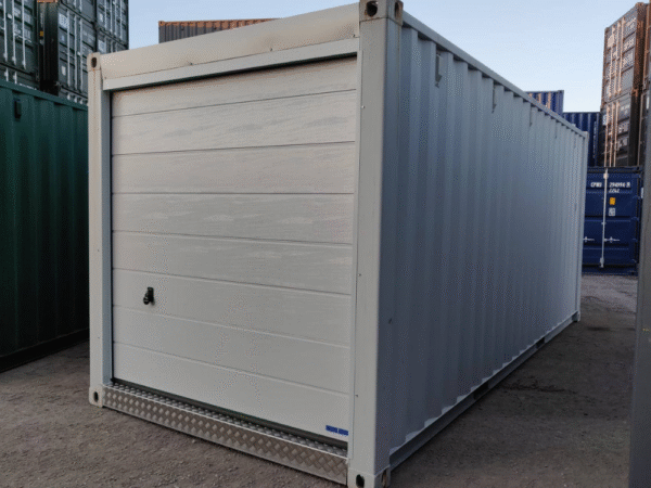 Design sans titre Nuevo contenedor 20′ (6 metros) | 20’DD Con puertas adicionales | MCKU2004798 – TALLINN (con puerta elevable) Gris claro