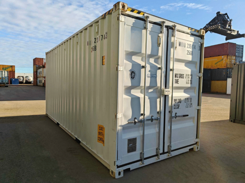 Nuevo contenedor 20′ - 6 metros - MIIU2351743 TALLIN blanco