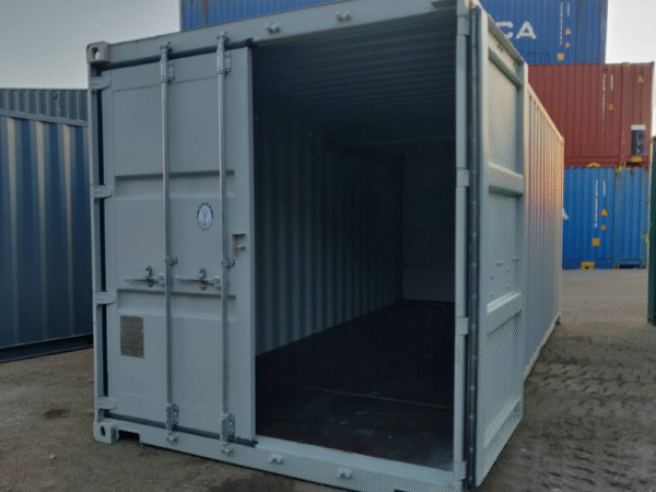 Design sans titre(3) Nuevo contenedor 20′ (6 metros) | 20’DD Con puertas adicionales | MCKU2004798 – TALLINN (con puerta elevable) Gris claro